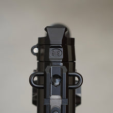 Lade das Bild in den Galerie-Viewer, Picatinny stock adapter SIG SG55X
