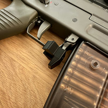 Lade das Bild in den Galerie-Viewer, Ambidextrous Trigger Finger Mag Release (TFMR) SIG SG55X
